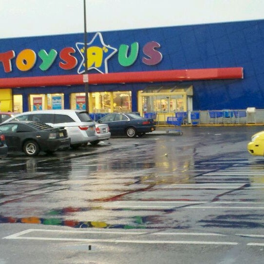 Toys"R"Us (Now Closed) Toy / Game Store in Staten Island