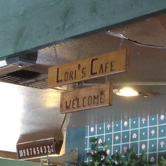 Foto diambil di Lori&#39;s Cafe oleh Becky B. pada 5/20/2012