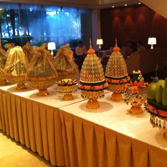 Photo taken at Shangri-La Hotel, Bangkok by Fon S. on 5/17/2012