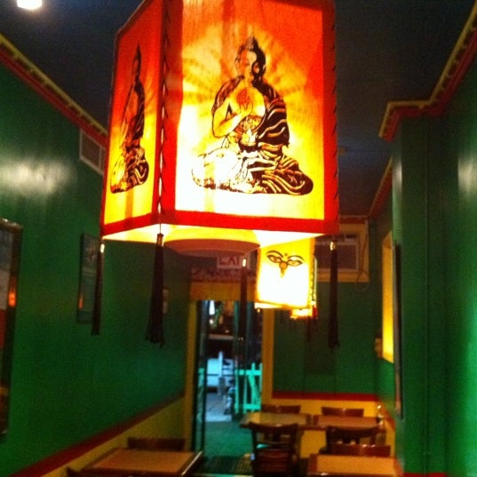 Photo prise au Cafe Tibet par Marina K. le9/26/2011