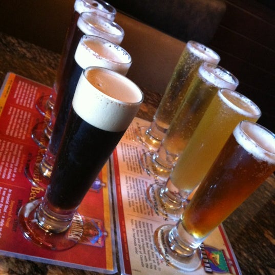 Photo taken at BJ&#39;s Restaurant &amp; Brewhouse by Mandy D. on 4/16/2012