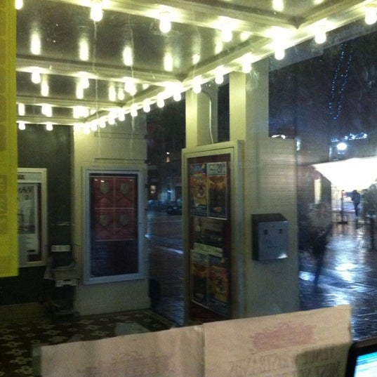 Foto scattata a The Jefferson Theater da Rob L. il 4/23/2011