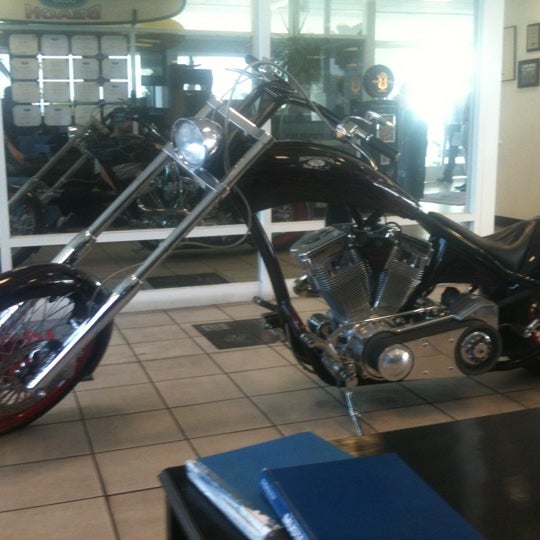 Huntington Beach Ford Car Dealership