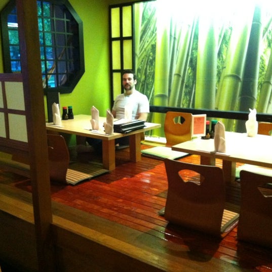 รูปภาพถ่ายที่ Kampai Sushi Bar โดย Jenna G. เมื่อ 4/18/2012