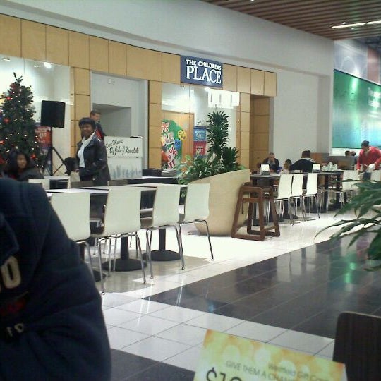 12/22/2011にBrendan O.がGreat Northern Mallで撮った写真