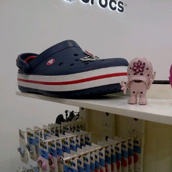 crocs pacific mall