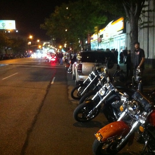 Foto diambil di Harley-Davidson of New York City oleh Joshua pada 9/11/2012