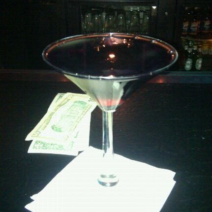 Photo prise au JoJo&#39;s Martini Lounge par Shonda S. le12/16/2011