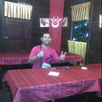 Photo taken at Restoran Anjung Warisan (Tree Top) by KyaizeeMcAdams on 5/11/2012