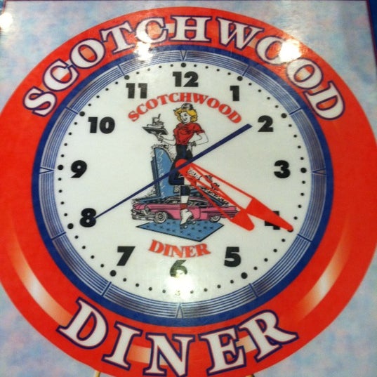 Das Foto wurde bei Scotchwood Diner von Dan am 8/4/2011 aufgenommen