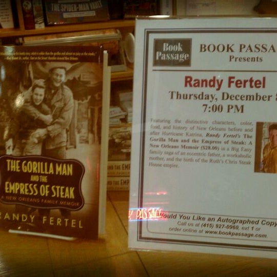 Снимок сделан в Book Passage Bookstore пользователем Lears F. 12/9/2011