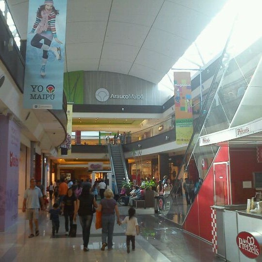 รูปภาพถ่ายที่ Mall Arauco Maipú โดย Carlos Alberto R. เมื่อ 10/22/2011