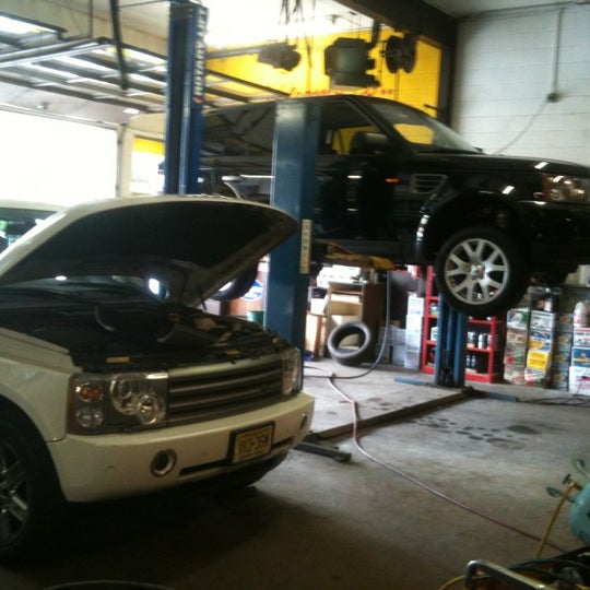 Maplewood Tire & Auto Automotive Shop