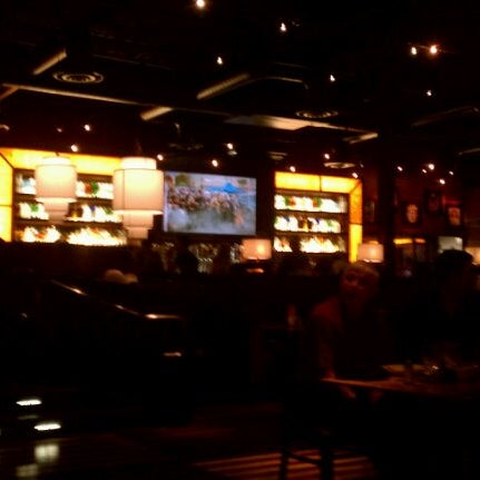 Photo taken at BJ&#39;s Restaurant &amp; Brewhouse by Ruany P. on 10/21/2011