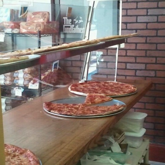 Foto tomada en Tony&#39;s Pizzeria &amp; Ristorante  por Felix B. el 10/21/2011
