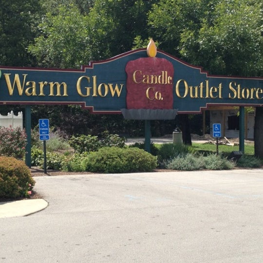 Photo taken at Warm Glow Candle Outlet by Yon P. on 8/15/2012