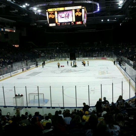 Foto diambil di Stockton Arena oleh Megan A. pada 3/5/2012