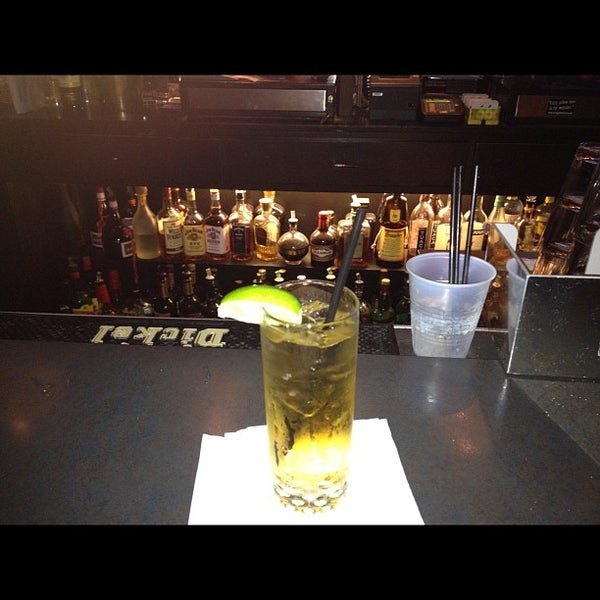 Foto tirada no(a) Boardwalk 11 Karaoke Bar por Nellsen P. Y. em 8/12/2012