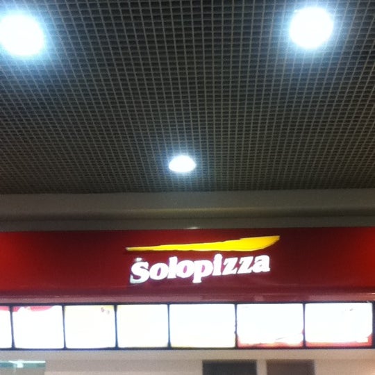 Photo taken at Solopizza by Jerônimo D. on 5/4/2012