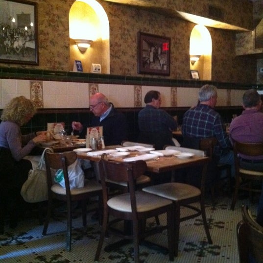 Foto tomada en Ralph&#39;s Italian Restaurant  por Peter L. el 11/19/2011