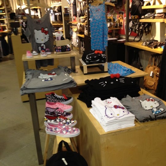 vans store stonestown