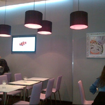 รูปภาพถ่ายที่ Eat Sushi โดย Hanane A. เมื่อ 3/1/2012