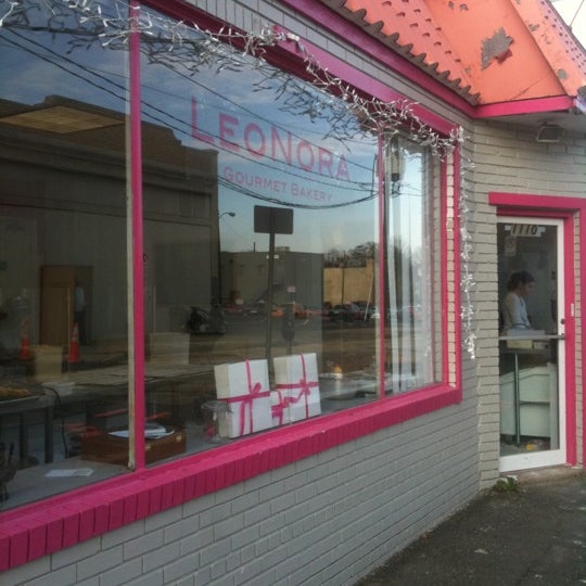 Photo taken at LeoNora Gourmet Bakery by Nini F. on 12/16/2011