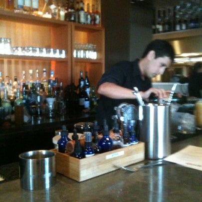 Foto diambil di FINO Restaurant Patio &amp; Bar oleh Jessie P. pada 8/8/2012