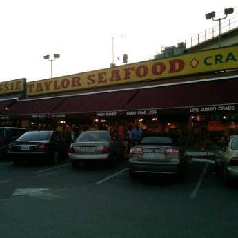 Das Foto wurde bei Jessie Taylor Seafood von QuarryLaneFarms Q. am 9/10/2012 aufgenommen