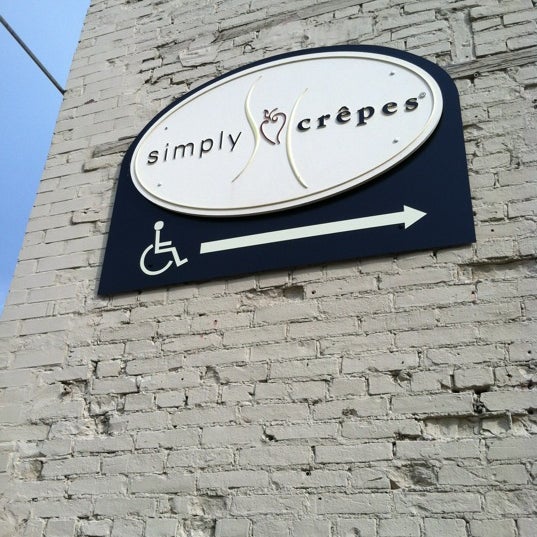 รูปภาพถ่ายที่ Simply Crepes โดย Kathy S. เมื่อ 5/13/2012