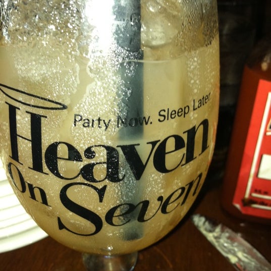 รูปภาพถ่ายที่ Heaven On Seven on Rush โดย Julie J. เมื่อ 8/1/2011