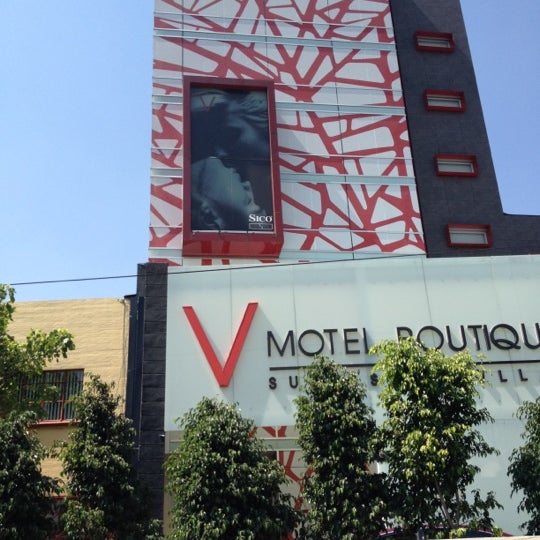 รูปภาพถ่ายที่ V Motel Boutique โดย Marco M. เมื่อ 5/31/2012