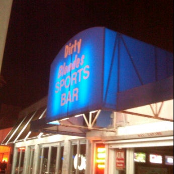 1/21/2012 tarihinde Mattziyaretçi tarafından Dirty Blondes Sport Bar'de çekilen fotoğraf
