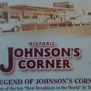 รูปภาพถ่ายที่ Johnson&#39;s Corner โดย Wendy J. เมื่อ 4/21/2011