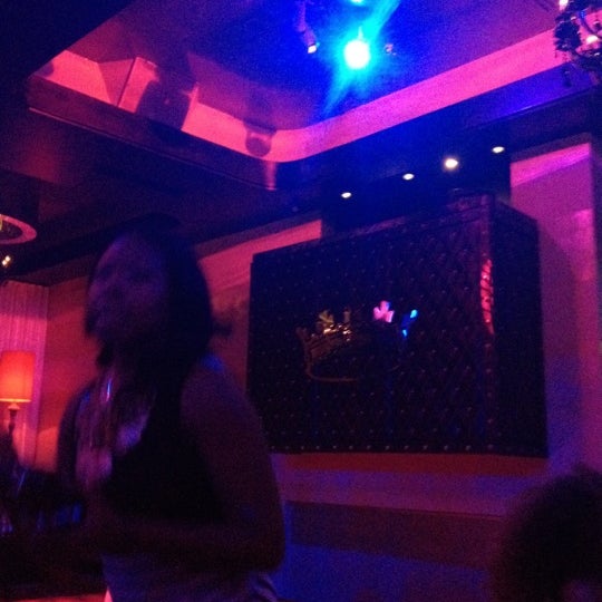 6/29/2012 tarihinde Chamique H.ziyaretçi tarafından Reign Nightclub'de çekilen fotoğraf