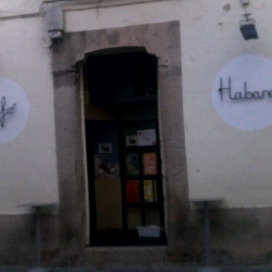 Foto tirada no(a) La Habana Bar por Eva L. em 12/16/2011