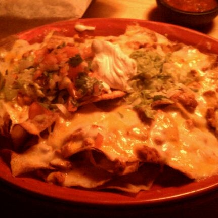 รูปภาพถ่ายที่ Roja Mexican Grill + Margarita Bar โดย Jordan S. เมื่อ 12/13/2011