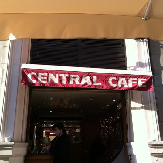 รูปภาพถ่ายที่ Central Café โดย Lars S. เมื่อ 12/28/2011