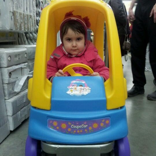 Снимок сделан в Леруа Мерлен пользователем Anton K. 1/4/2012