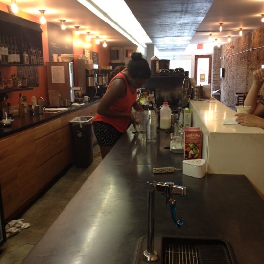 6/16/2012にChip T.がChinatown Coffee Companyで撮った写真