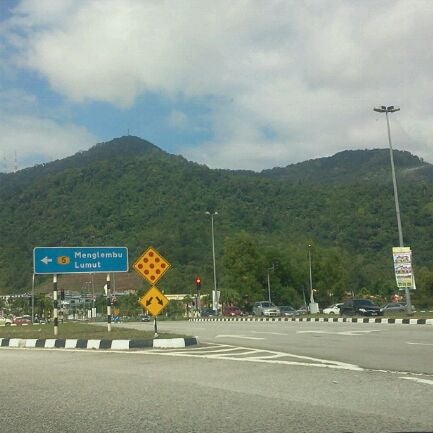 Ipoh To Lumut By Express Bus From Emily To You