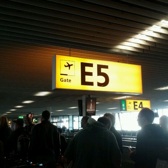 Por aprendiz mecanismo Gate E5 - Puerta de embarque del aeropuerto en Schiphol