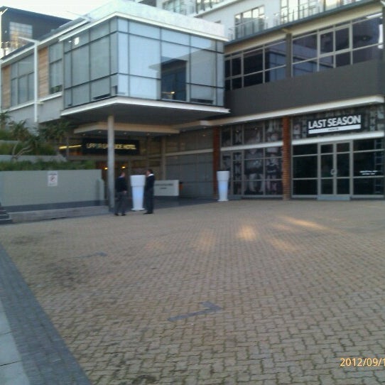 Foto tomada en DoubleTree by Hilton Cape Town - Upper Eastside  por Jermaine J. el 9/11/2012