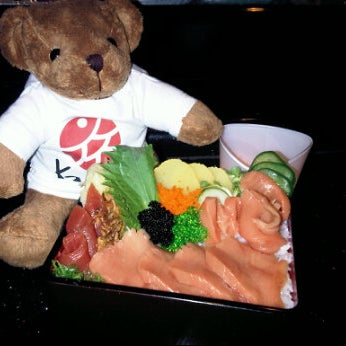 Foto tirada no(a) Kazoku Sushi por Bondz S. em 2/14/2012