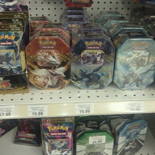 Photo taken at Toys"R"Us by Viktoria F. on 9/3/2012