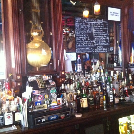 Das Foto wurde bei Bailey&#39;s Corner Pub von James A. am 5/28/2012 aufgenommen