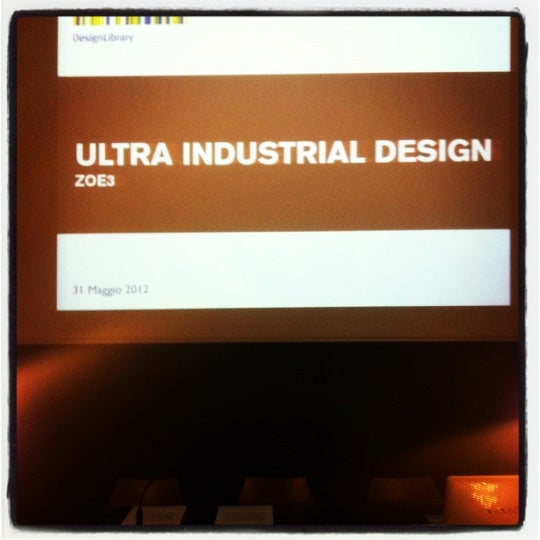 Das Foto wurde bei Design Library von DesignLibrary M. am 5/31/2012 aufgenommen