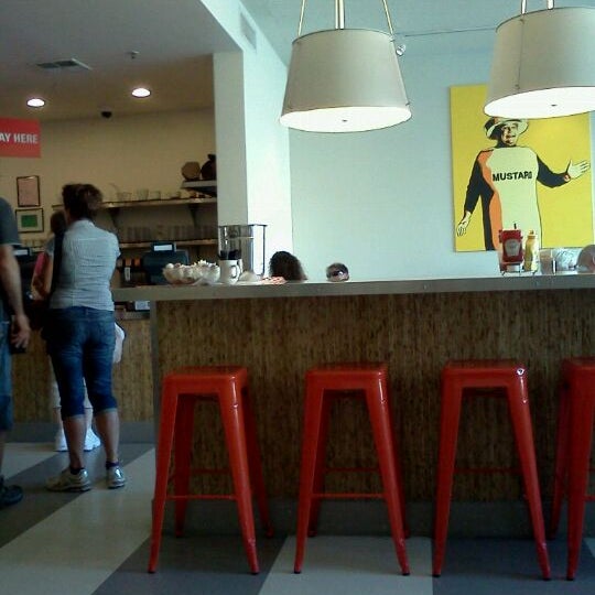 9/20/2011에 Ana T.님이 Custom Burger에서 찍은 사진