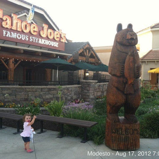 Photo taken at Tahoe Joe&#39;s by Sebastian S. on 8/18/2012