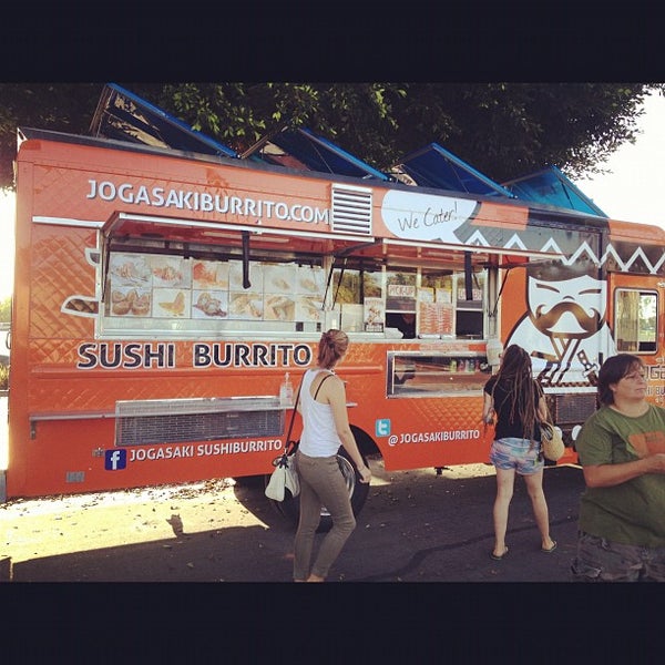 รูปภาพถ่ายที่ OC Fair Food Truck Fare โดย Danny H. เมื่อ 8/30/2012